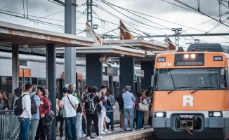 The Renfe and Adif workforce demands not to subrogate the future Rodalies to cancel the strike