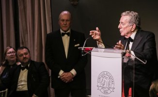 Javier Godó receives the first gold medal given by the Equestrian Circle in its entire history