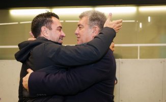 The hug between Laporta and Xavi to settle all the rumors
