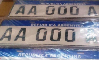 Argentina's problem with vehicle registration plates: now they are made of paper