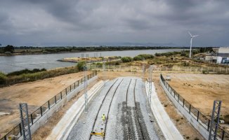 The port of Barcelona begins work on the old channel of the Llobregat river