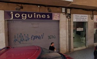 Robbery at gunpoint in a toy store in Mataró