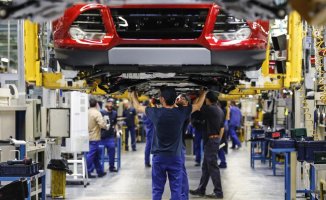 The automotive sector in Valencia remains at risk, despite the VW project