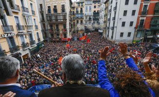 Normality prevails over the tension in the change of mayor in Pamplona