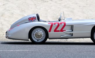 How to have a (peculiar) Mercedes 300 SLR for less than 20,000 euros