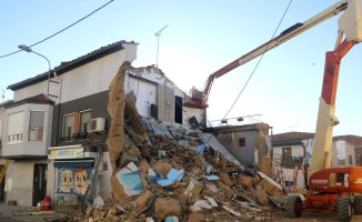 The Torregrossa house that lost part of the façade on Wednesday collapses