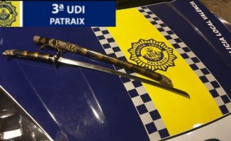 They arrest a man who attacked his partner with a 105-centimetre katana in Valencia