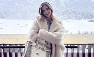 Chiara Ferragni goes skiing with the most expensive bag in the world