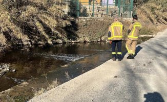 The theft of a pipeline causes a spill of 20,000 liters of diesel in the Anoia river