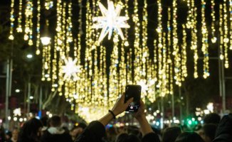 Barcelona wants to stop crowds to take photos with the Christmas lights
