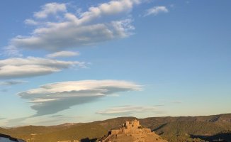 Watch how the color of the sky changes in Cardona