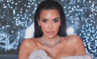 Kim Kardashian messes up again with Photoshop: she now has two thumbs