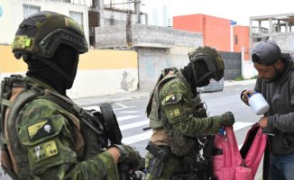 The number of officials held hostage by drug traffickers in seven prisons in Ecuador rises to 178