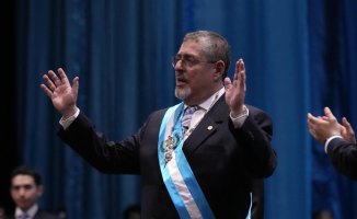 Bernardo Arévalo takes office as the new president of Guatemala after a chaotic day