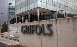 Grifols holds on to the stock market after confirming the sale of 20% of Shanghai Raas