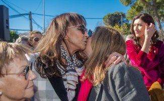 Gabriela Ostos and Mari Ángeles Grajal leave their differences aside in the tribute to Jaime Ostos