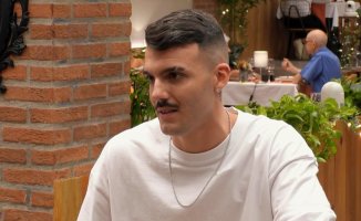 A bachelor from 'First Dates' shows his disappointment as soon as he meets Tamara Falcó's double: ''General culture, you don't have to be...''