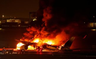 Five dead and about 400 evacuated after two planes collide at Tokyo airport