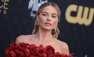 Margot Robbie closes her time as Barbie with this dress at the Critics Choice Awards