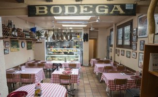 This is Bar Bodega Bartolí, kitchen of a lifetime in the Sants neighborhood