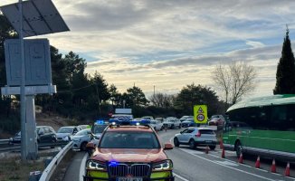 Large traffic jams to access the mountains of Madrid at the start of the ski season