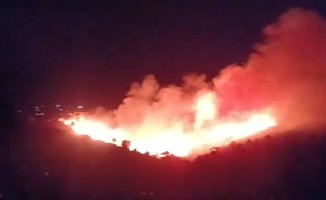 A forest fire in the Malaga town of Mijas forces the evacuation of several homes
