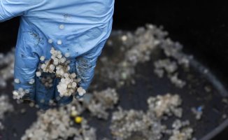 A "small" pellet spill on the coast of Cádiz also puts Andalusia on alert