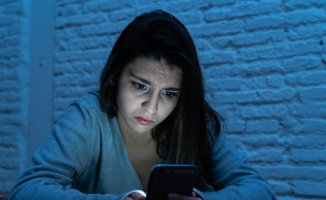 16% of adolescents have a complicated and negative relationship with social networks