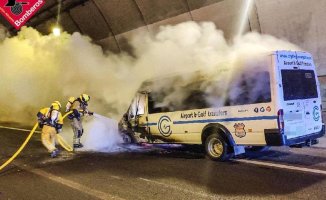 The fire of a van in a tunnel forces the AP-7 to be cut in Pilar de la Horadada (Alicante)