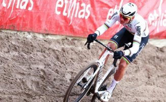 Add and continue for Van der Poel in Zonhoven, tenth consecutive victory this season