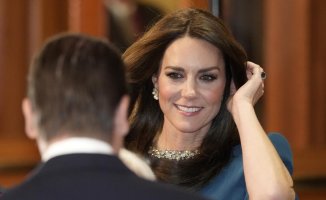 Kate Middleton, admitted for abdominal surgery that will keep her out for two months
