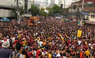 Nearly a million people participate in the Black Nazarene procession in Manila