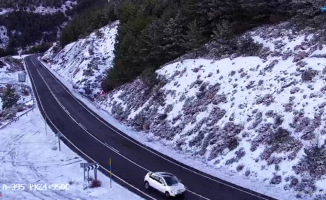 Snow affects traffic on 52 roads and a section of the A-67 in Cantabria