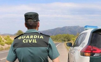 They investigate a man for letting his nine-year-old daughter drive a car in Soria