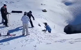 They rescue a skier in Sierra Nevada who went off the slope and fell into a pool of water