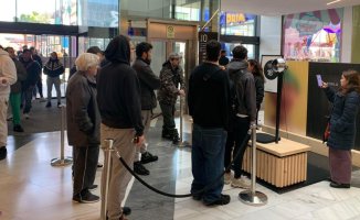 "I sold my iris in exchange for cryptocurrencies": queues in Barcelona for biometric data