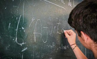 Valencian teachers who teach Catalan in Catalonia: “We work to protect the language”