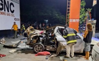 He fills the car's tank and explodes, releasing 20 kilos of hidden cocaine