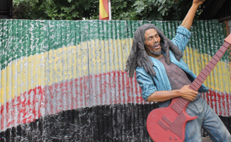 'One Love' or Bob Marley's Jamaica: the route of the king of reggae and his movie life