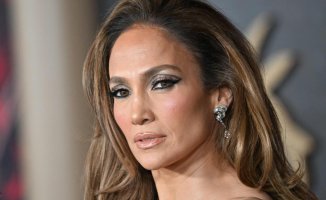 Velvet and transparencies: Jennifer Lopez dazzles at the premiere of her most special project