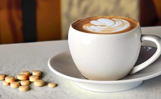 Do you accompany the pills with a coffee with milk? Stop doing it: these are the risks