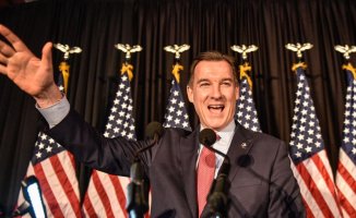 Democrat Suozzi recovers the seat of corrupt Santos and gives oxygen to Biden