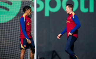 Ter Stegen and Raphinha train with the group