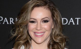 Criticism of Alyssa Milano for raising funds for a trip for her son through donations