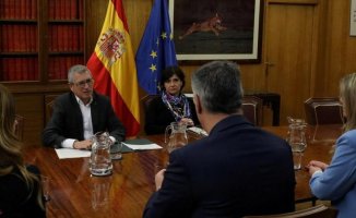 Albiol starts the Ministry's commitment to regenerate the beaches of Badalona