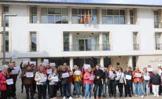 Protest against the intention of L'Escala City Council to outsource pool staff