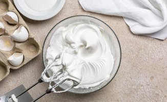 How to whip egg whites until stiff