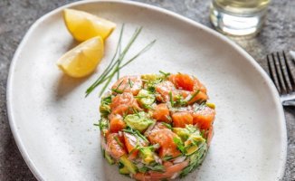 Salmon and avocado tartare, a quick and easy recipe