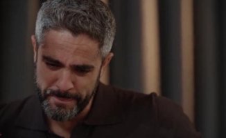 Roberto Leal breaks down crying when remembering his deceased father: "I talk to him in some way"
