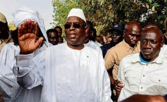 Senegal sinks into a dangerous political crisis and postpones elections until December